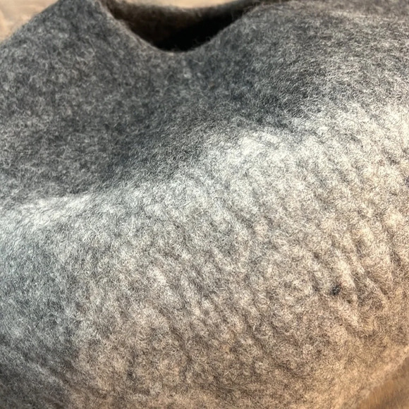 Cat Cave Gray 100% Wool Cat Bed Personal Space Hideaway Nook. NWOT. - Picture 2 of 6